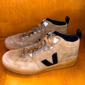 VEJA men’s Roraima suede sneaker - NEW w/o tags